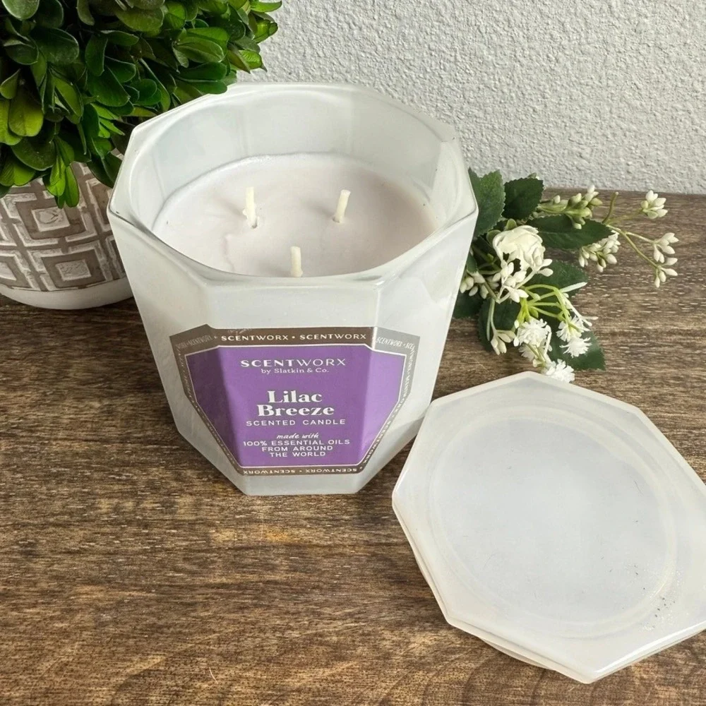 ScentWorx Lilac Breeze Scented Candle 3-Wick 14.5 oz Slatkin & Co Essential Oils